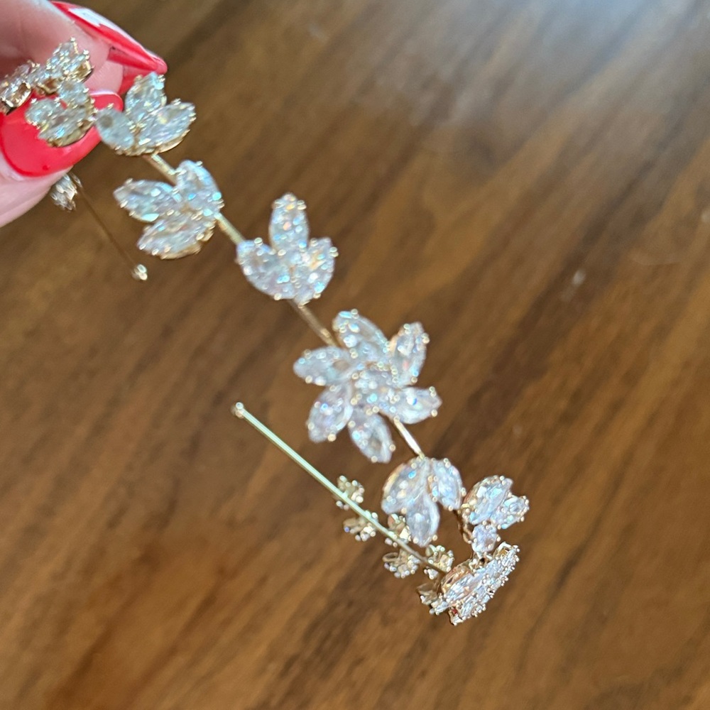 Elegant Gold Floral Hair Accessory/bridal/wedding